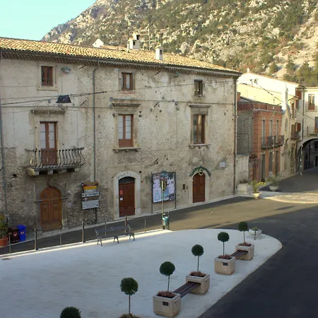 In Centro A Frühstückspension Pacentro